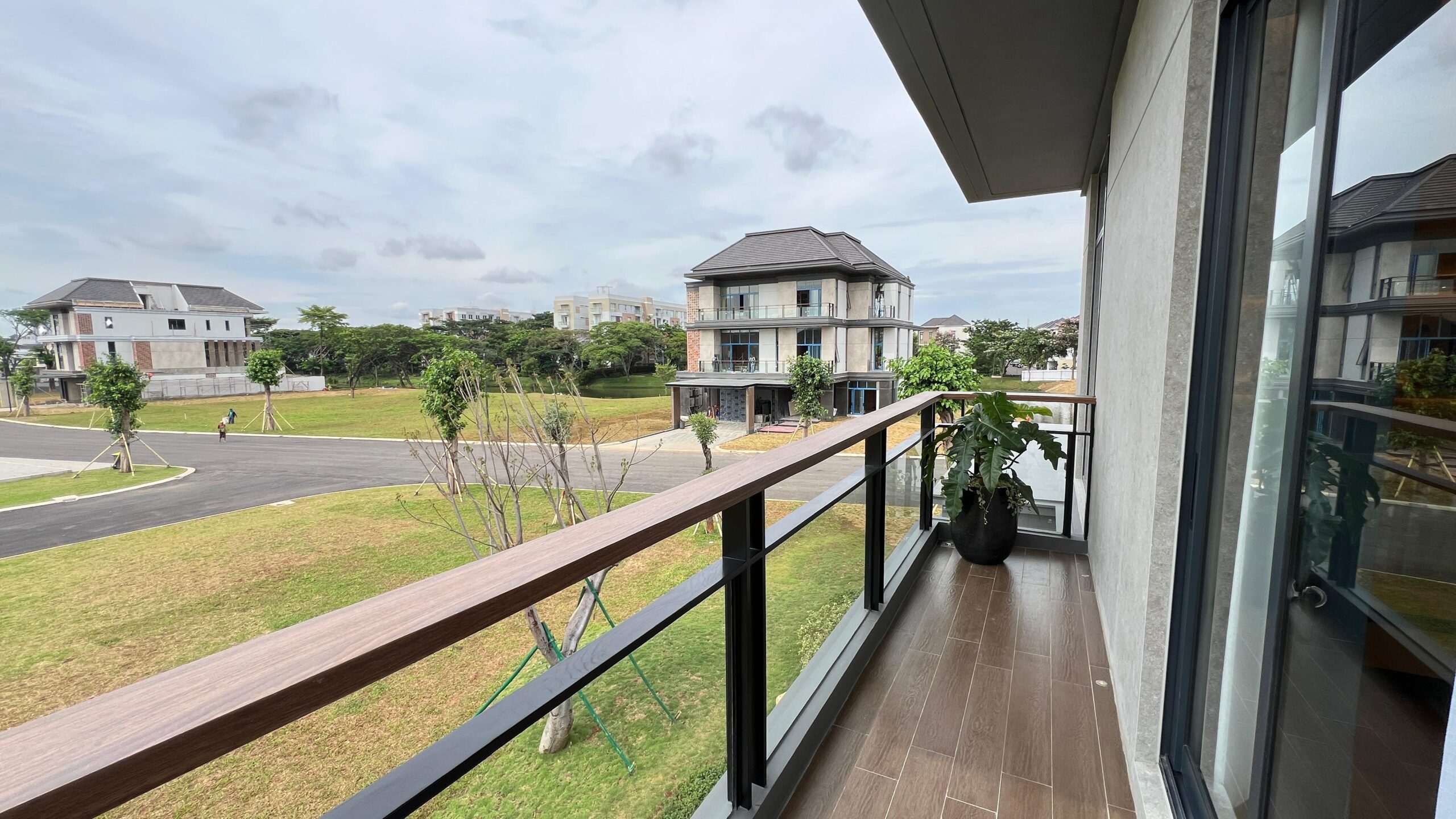 WhatsApp Image 2025-11-13 at 15.34.32 (1)